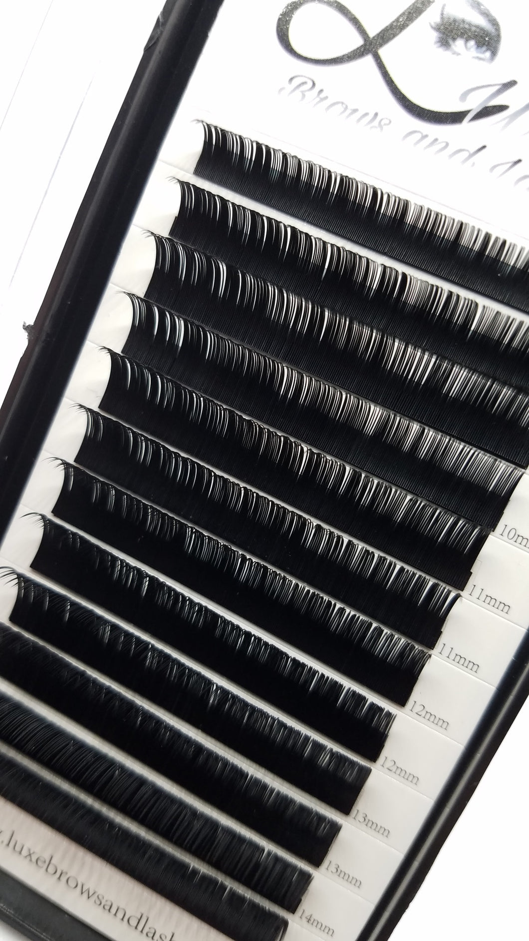 .18 Lashes - Classic