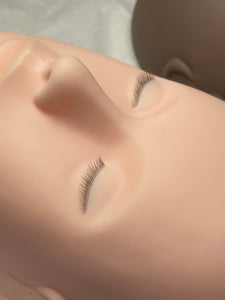 Mannequin Head with Realistic Lashes - Light straight lashes