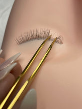 Load image into Gallery viewer, Mannequin Head with Realistic Lashes - Light straight lashes